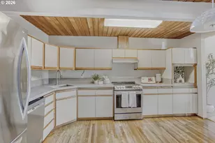 7968 SW Scholls Ferry Rd, Beaverton, OR 97008 - Photo 11