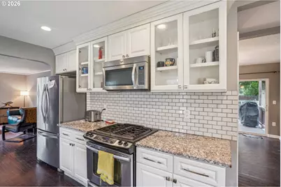 9917 NE Campaign St, Portland, OR 97220 - Photo 11