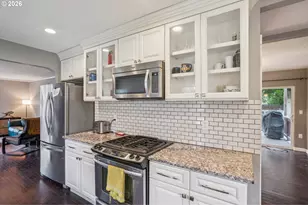 9917 NE Campaign St, Portland, OR 97220 - Photo 11