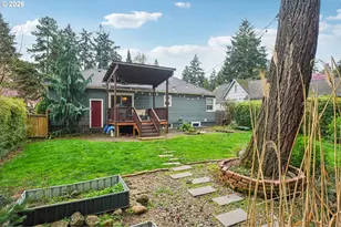 9917 NE Campaign St, Portland, OR 97220 - Photo 21