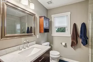 9917 NE Campaign St, Portland, OR 97220 - Photo 13