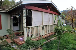 1320 Shoestring Rd, Riddle, OR 97469 - Photo 27