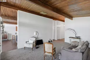 290 N 3rd Ct, Coos Bay, OR 97420 - Photo 11
