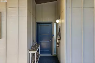 290 N 3rd Ct, Coos Bay, OR 97420 - Photo 5