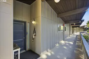 290 N 3rd Ct, Coos Bay, OR 97420 - Photo 3