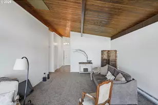290 N 3rd Ct, Coos Bay, OR 97420 - Photo 9