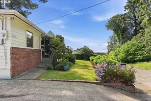 1313 Bayview St, North Bend, OR 97459 - Photo 43