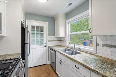 9525 N Hodge Ave, Portland, OR 97203 - Photo 13