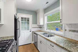 9525 N Hodge Ave, Portland, OR 97203 - Photo 13