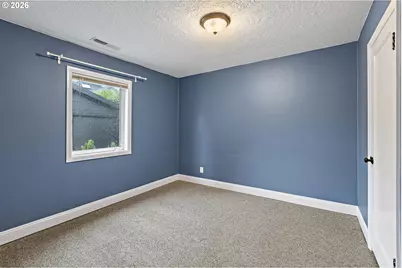 9525 N Hodge Ave, Portland, OR 97203 - Photo 17