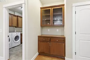 1232 Woodfield Dr, Eugene, OR 97401 - Photo 29