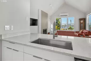 305 S Montgomery St, Portland, OR 97201 - Photo 3