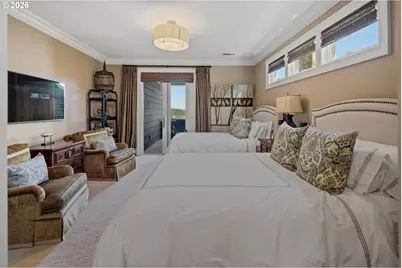 15599 Village Dr, Lake Oswego, OR 97034 - Photo 25