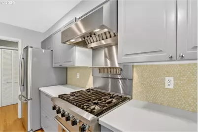 1620 SW Maplecrest Dr, Portland, OR 97219 - Photo 21