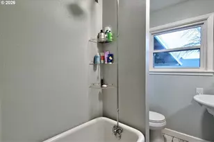 390 W Arlington St, Gladstone, OR 97027 - Photo 21