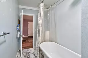 390 W Arlington St, Gladstone, OR 97027 - Photo 23