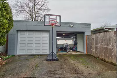 390 W Arlington St, Gladstone, OR 97027 - Photo 39