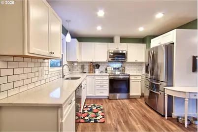 390 W Arlington St, Gladstone, OR 97027 - Photo 13