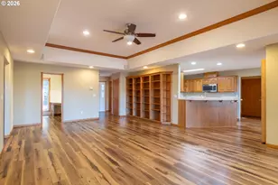 1049 W Copper Ct, Roseburg, OR 97471 - Photo 9