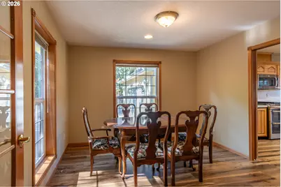 1049 W Copper Ct, Roseburg, OR 97471 - Photo 11