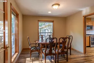 1049 W Copper Ct, Roseburg, OR 97471 - Photo 11