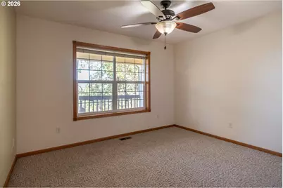1049 W Copper Ct, Roseburg, OR 97471 - Photo 33