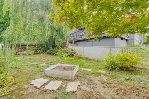 696 SW Livingston Pl, Troutdale, OR 97060 - Photo 41