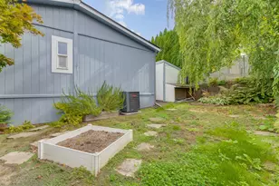 696 SW Livingston Pl, Troutdale, OR 97060 - Photo 39