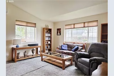 795 Red Cedar Ct, Eugene, OR 97402 - Photo 5