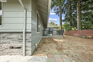 2013 NE Roberts Ct, Gresham, OR 97030 - Photo 41