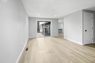 2013 NE Roberts Ct, Gresham, OR 97030 - Photo 17