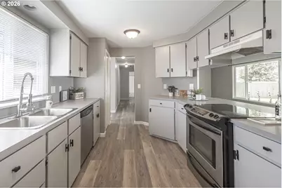 127 SW Poplar Ct, McMinnville, OR 97128 - Photo 9