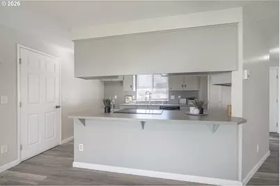 127 SW Poplar Ct, McMinnville, OR 97128 - Photo 11