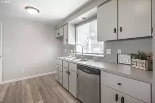 127 SW Poplar Ct, McMinnville, OR 97128 - Photo 5