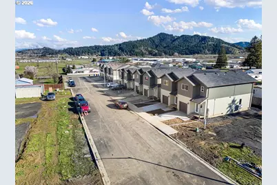 172 Allison Ave, Sutherlin, OR 97479 - Photo 3