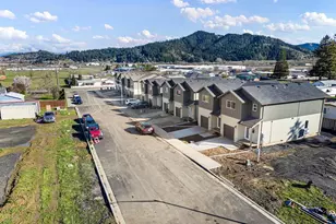 172 Allison Ave, Sutherlin, OR 97479 - Photo 3