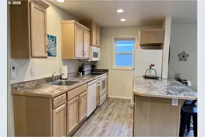 1610 19th St, Florence, OR 97439 - Photo 17