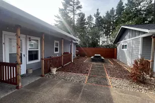 1610 19th St, Florence, OR 97439 - Photo 11