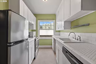 711 NE Randall Ave, Portland, OR 97232 - Photo 13
