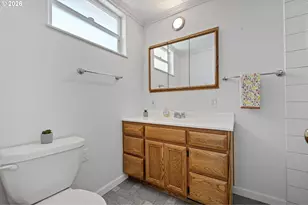 321 N 8th St, Cottage Grove, OR 97424 - Photo 27