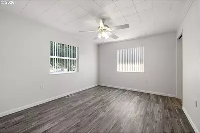 321 N 8th St, Cottage Grove, OR 97424 - Photo 19