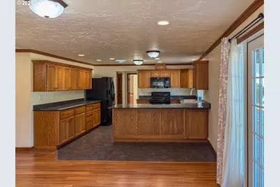 1065 Harlan St, Roseburg, OR 97471 - Photo 11