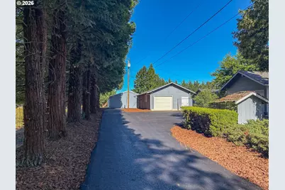 1065 Harlan St, Roseburg, OR 97471 - Photo 3