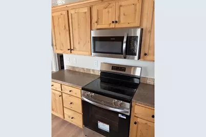 15650 SE Stark St, Portland, OR 97233 - Photo 7