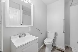 2710 Crocker Rd, Eugene, OR 97404 - Photo 17