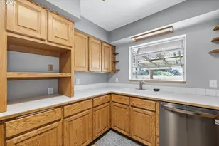 2710 Crocker Rd, Eugene, OR 97404 - Photo 9
