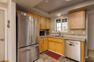 913 SE Angella Ct, McMinnville, OR 97128 - Photo 7