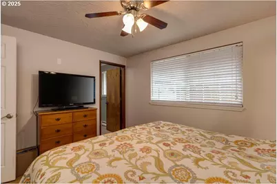 913 SE Angella Ct, McMinnville, OR 97128 - Photo 15