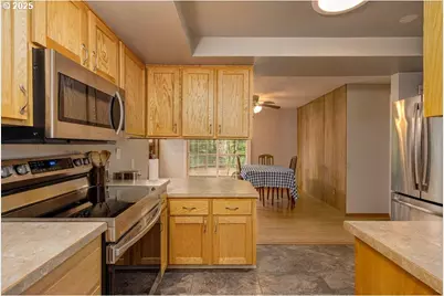 913 SE Angella Ct, McMinnville, OR 97128 - Photo 5