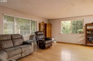 913 SE Angella Ct, McMinnville, OR 97128 - Photo 9